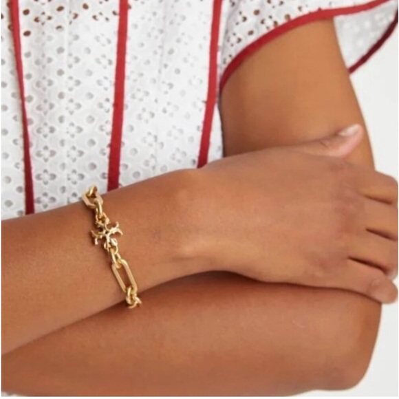 TORY BURCH - Roxanne Chain Bracelet in Tory Gold - Picture 4 of 5